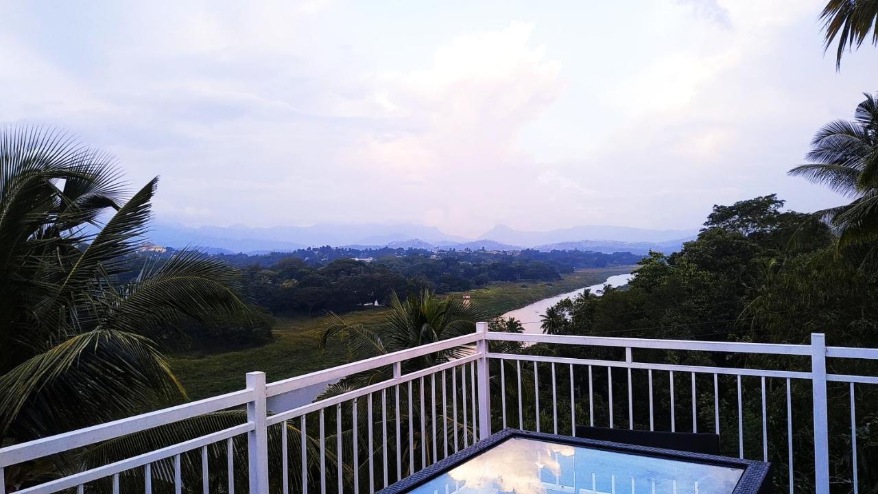 Mahaweli View Inn Kandy Exteriör bild