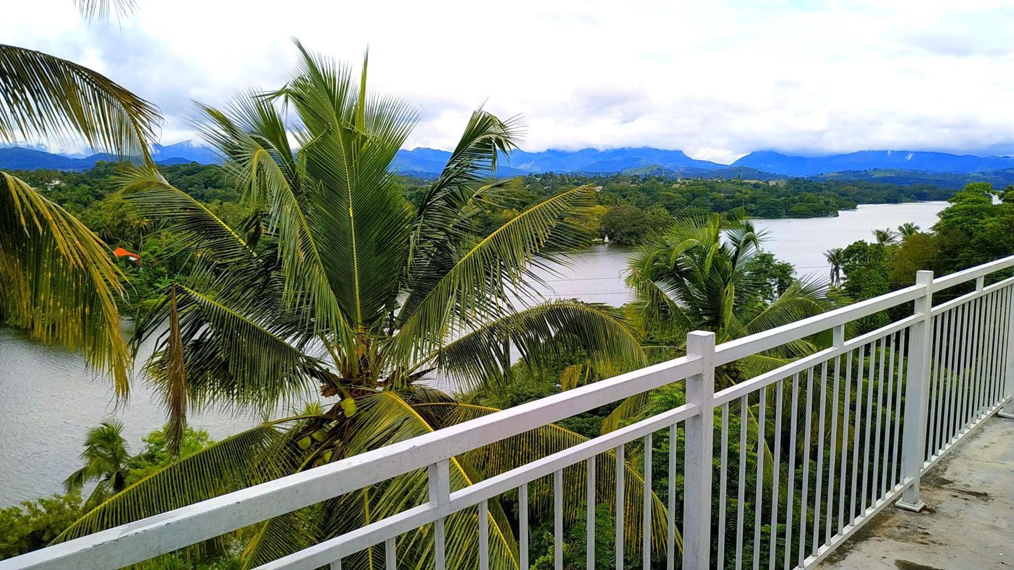 Mahaweli View Inn Kandy Exteriör bild