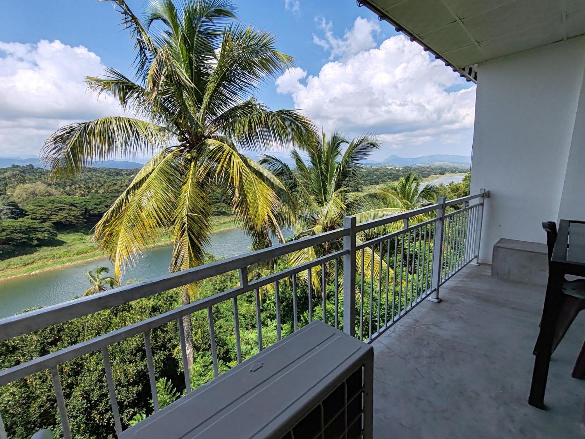Mahaweli View Inn Kandy Exteriör bild