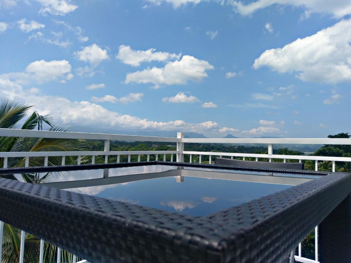 Mahaweli View Inn Kandy Exteriör bild