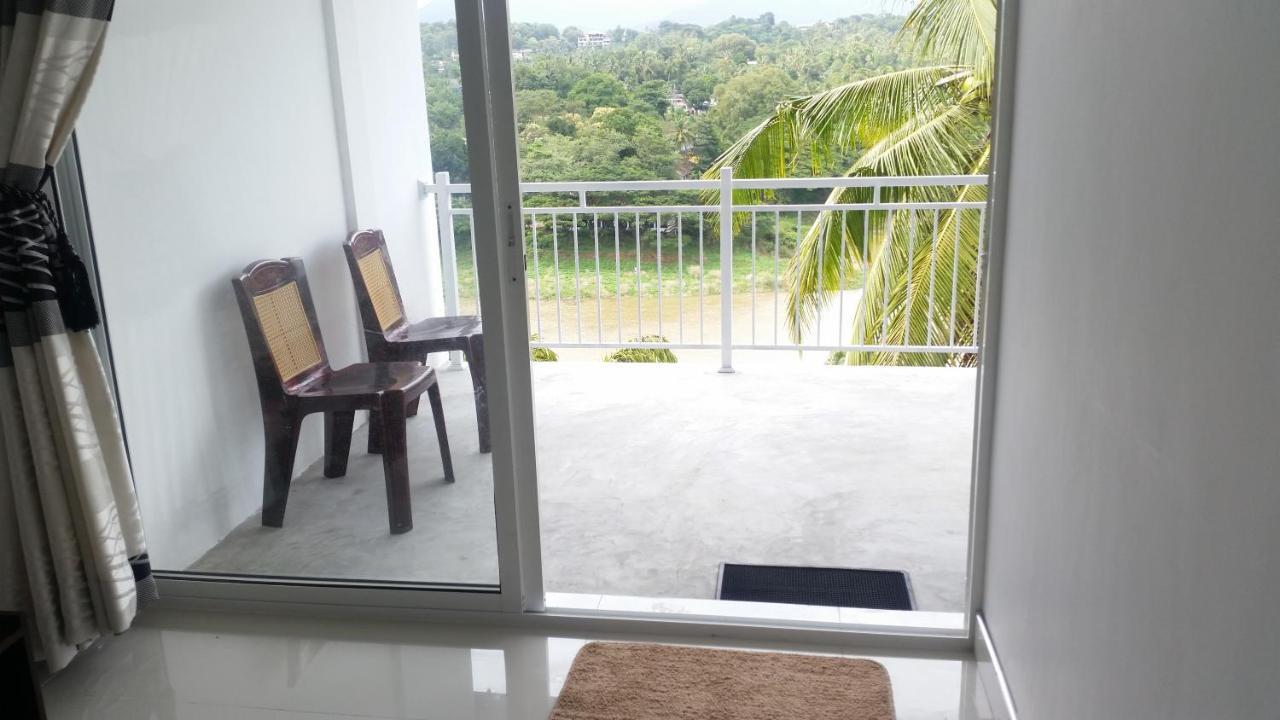 Mahaweli View Inn Kandy Exteriör bild