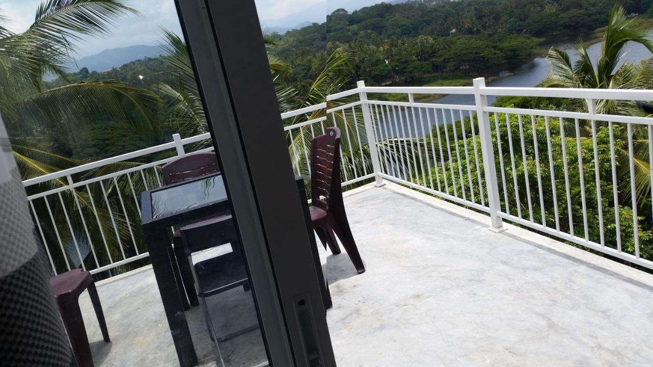 Mahaweli View Inn Kandy Exteriör bild