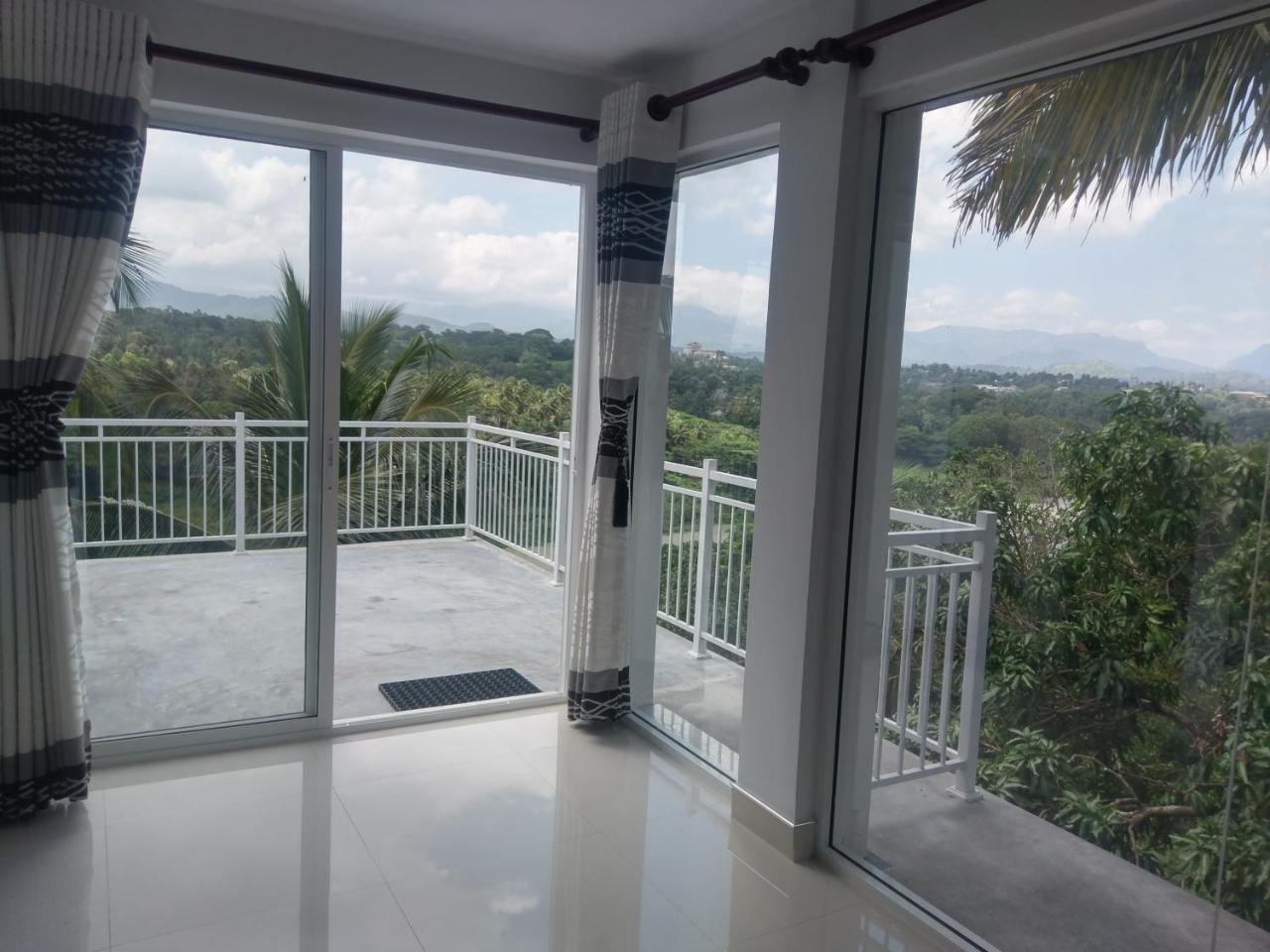 Mahaweli View Inn Kandy Exteriör bild