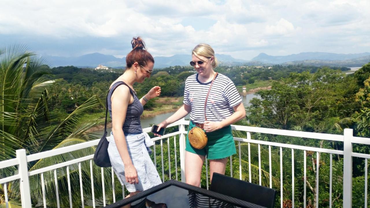 Mahaweli View Inn Kandy Exteriör bild