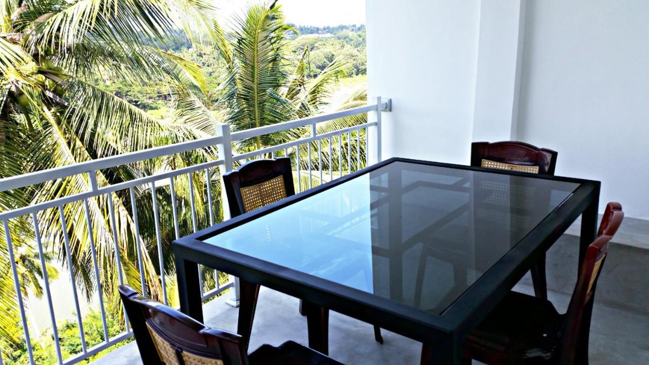 Mahaweli View Inn Kandy Exteriör bild