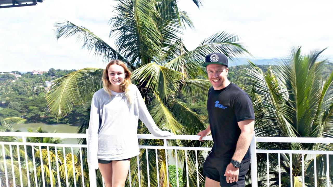 Mahaweli View Inn Kandy Exteriör bild