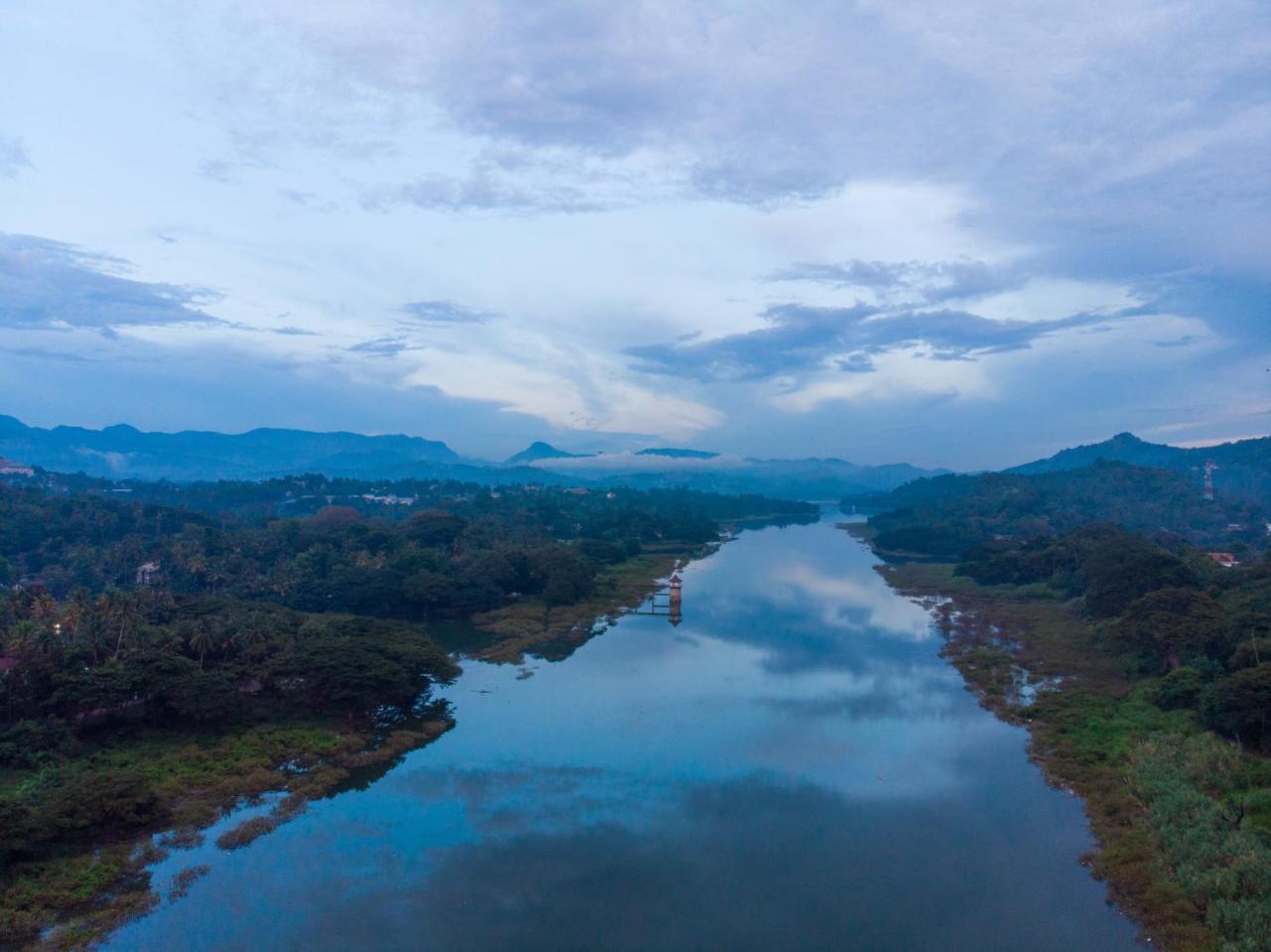 Mahaweli View Inn Kandy Exteriör bild
