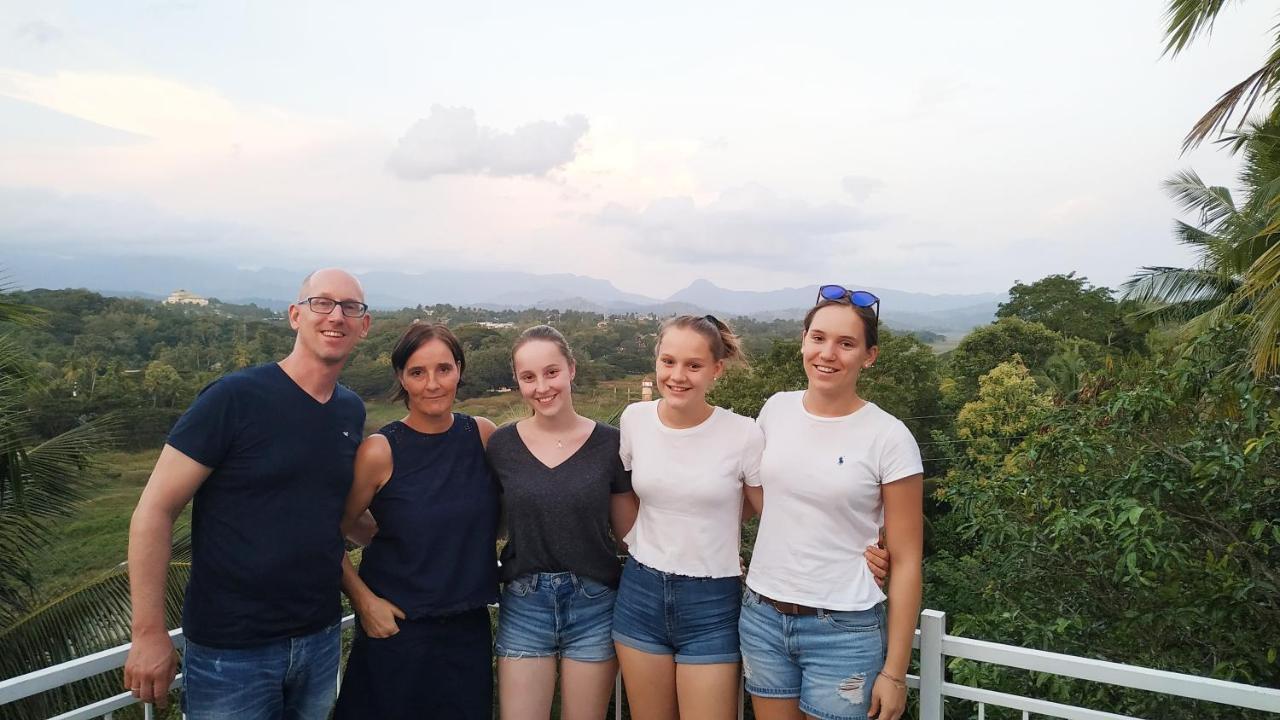 Mahaweli View Inn Kandy Exteriör bild